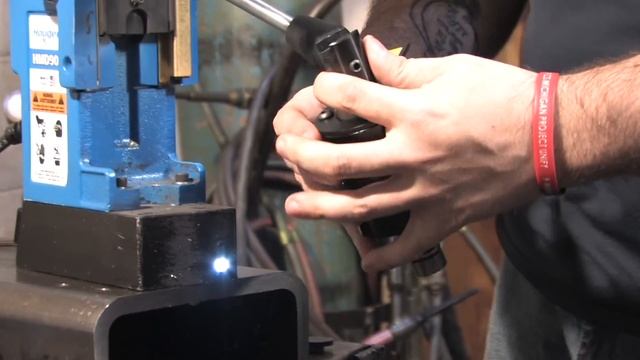 Tap a Hole in Seconds with a Hougen Magnetic Drill смотреть онлайн