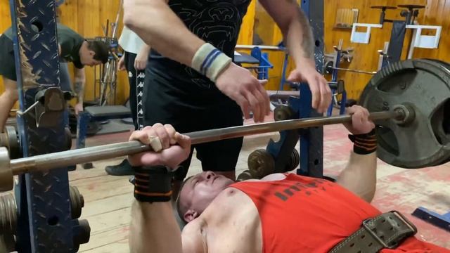 Жим на раз 200кг, собственный вес 107кг#motivation #power #рекомендации смотреть онлайн