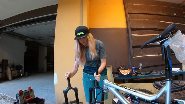Анпакинг Commencal Meta AM 29 во время гриль-вечеринки смотреть онлайн