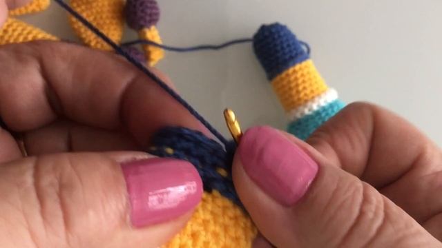 Amigurumi Zürafa Yapımı —Part 2 —( Kol, Bacak, Gövde, Kulak, Boynuz ) смотреть онлайн