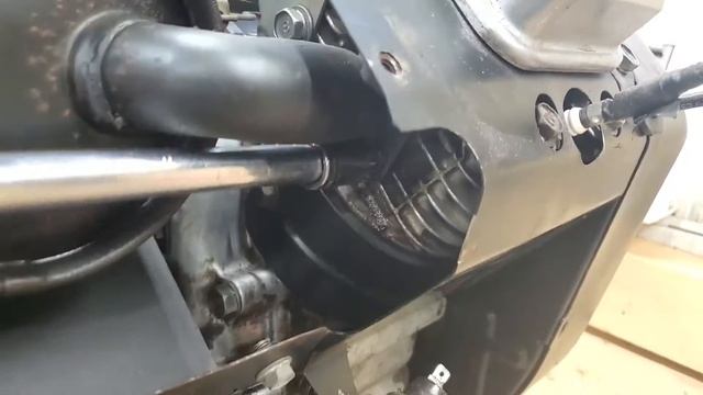 Part one of an overhaul on the B&S 16HP Vanguard Cub Cadet 1641 смотреть онлайн