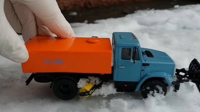 снегоуборочный зил в действий!\soviet Zil Snowplow In Action!