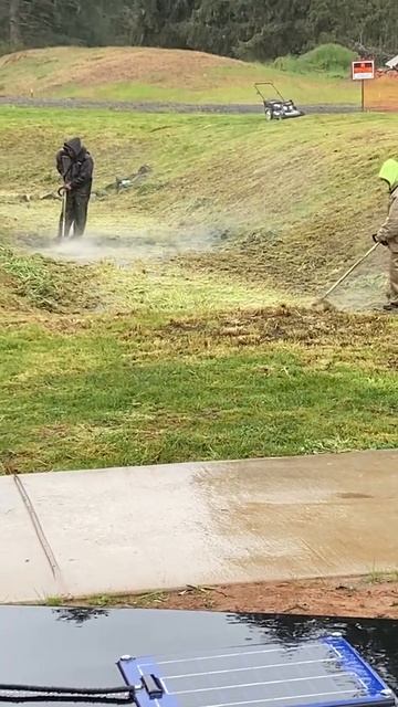 STIHL Trimmers being used Here in the Pacific Northwest in Water смотреть онлайн