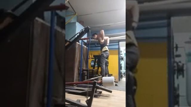 streetliftng стритлифтинг отжимания на брусьях с весом 50 кг на 4 раза #steetlifting #workout смотреть онлайн