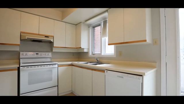 SOLD! - 68 Greenfield Ave. - 3 Storey Executive Condominium Town (4 Beds, 3 Baths) смотреть онлайн