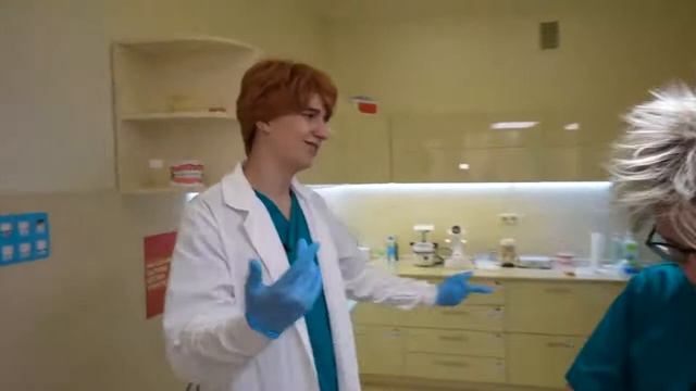 Стали СТОМАТОЛОГАМИ на 24 Часа !*Настоящие ЗУБНЫЕ ВРАЧИ* смотреть онлайн