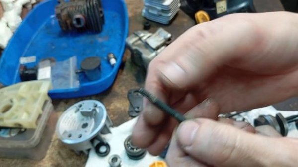 Ремонт екзотичної бензопили HOMELITE 4016.ЧОРНОРОТА В ДІЇ. Спец ключі.