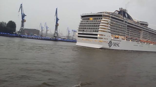 14 сентября 2015 г. Гамбург,порт,провожаем круизный лайнер MSC смотреть онлайн