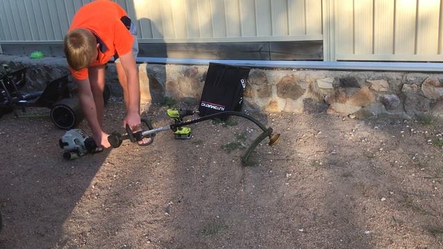 Starting wipper snipper with drill STRAGHT PIPE TRIMMER смотреть онлайн