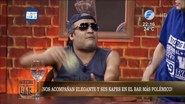 ¡Elegante y sus kapes llegaron al bar! смотреть онлайн
