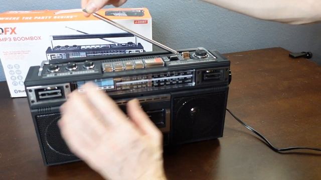 QFX J-220BT Boombox - Retro 80's style смотреть онлайн