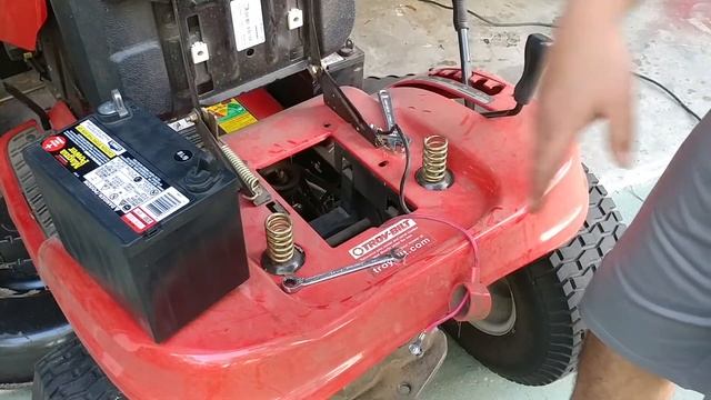 Changing Riding Lawn Mower Battery смотреть онлайн