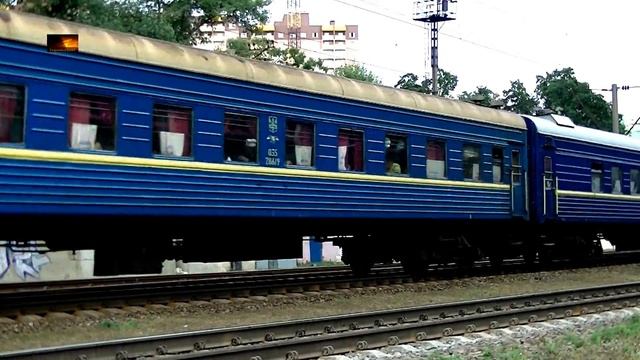 ДС3-007 с пассажирским поездом смотреть онлайн