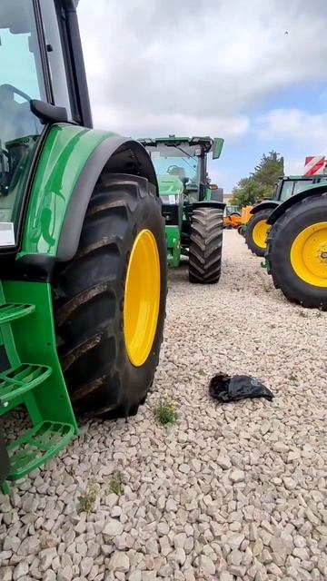 Des John Deere sortis d'usine !!🚜🏭 смотреть онлайн
