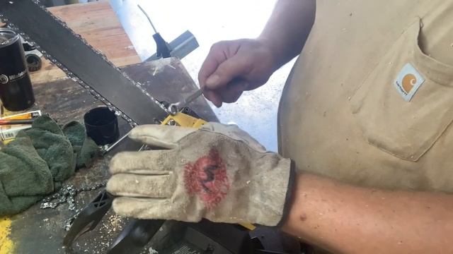 McCulloch chain saw, chain adjustment смотреть онлайн