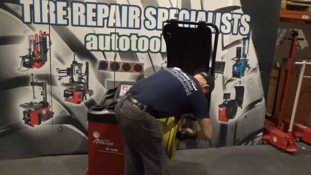 Wheel Balancer Operation смотреть онлайн