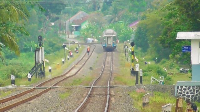 KECEPATAN RATA2 110 KM/J KERETA EKSPRES KELAS ARGO KELUAR MASUK TEROWONGAN IJO NGERI SIH INI MAH смотреть онлайн