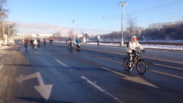Второй зимний велопарад смотреть онлайн