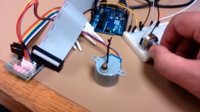 Step motor potentiometer control with Arduino смотреть онлайн