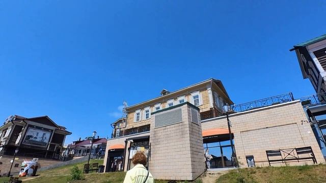 Irkutsk: walking in the touristic district on the sunny day. Life in Russia смотреть онлайн