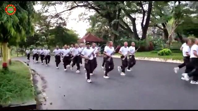 LARI PAGI SISWA TAMTAMA BRIMOB ANGKATAN 49 TH 2022 смотреть онлайн