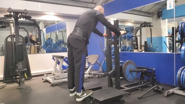 Calf Raise on the Belt Squat Machine смотреть онлайн