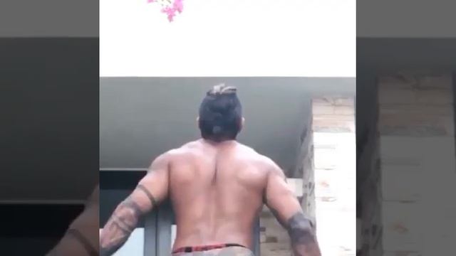 Karan Singh Grover Tips And Heavy Workout At Home In Lockdown For His Fans смотреть онлайн