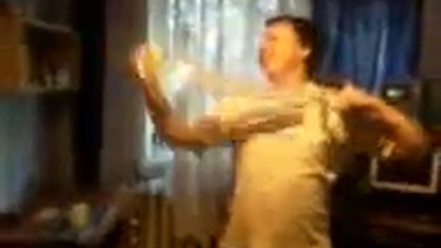 Разминка с эспандером.mp4 смотреть онлайн
