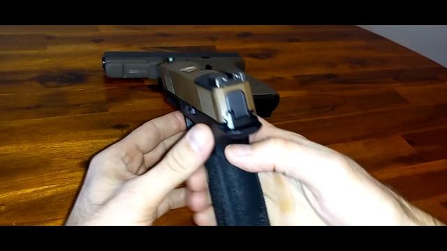 Glock 17 vs Sig P365XL X Macro Grip смотреть онлайн