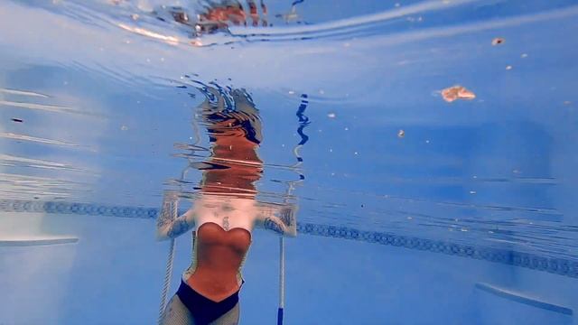 Circus Theme Underwater Trapeze Photoshoot смотреть онлайн
