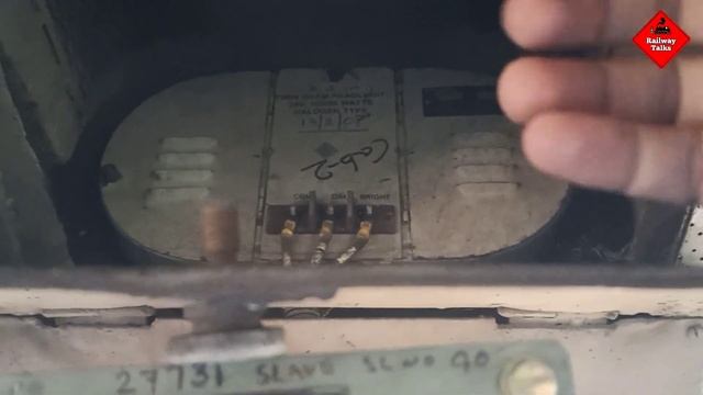 इंजन का हेड लाइट अगर खराब हो जाता है तो उसको कैसे चेंज किया जाता है How to change headlight in loco смотреть онлайн