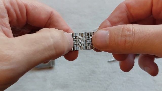 New Casio Vintage A1100 -How To Adjust a Folded Link Bracelet, Without Hammers, Pliers or Scratches смотреть онлайн