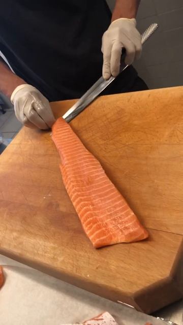 How to clean toro of #salmon for # sushi dream 🍣💤 смотреть онлайн