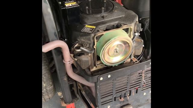TORO Z Master - White Smoke & Spitting oil from exhaust ONLY on startup смотреть онлайн
