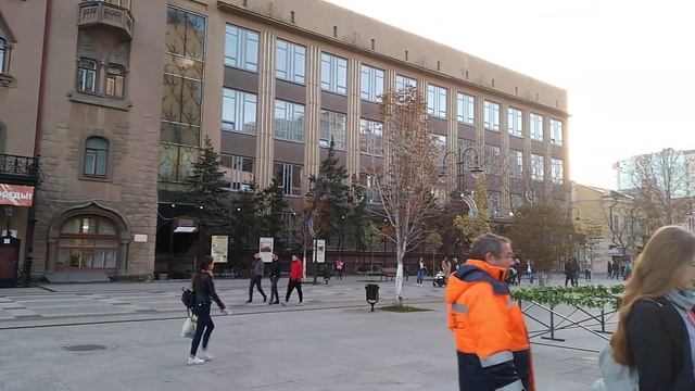 Video зарисовка фонтана у консерватории на Проспекте Кирова Сюжет номер три Начало октября 2020 го смотреть онлайн