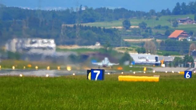 Swiss Air Force F-5 Tiger Takeoff and Return with Drag Parachute [4K] смотреть онлайн
