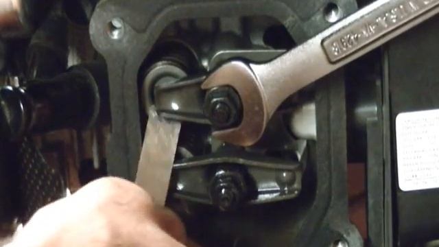 How to Adjust the Valves or Valve Lash on a Kohler Courage XT Lawn Mower Engine смотреть онлайн