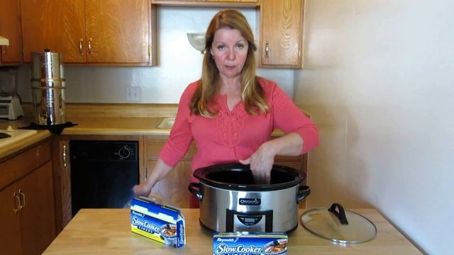 Slow Cooker Liners by Reynolds Product Review- No Clean Up Crock Pot Cooking смотреть онлайн