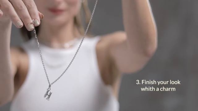UNOde50 | HOW TO layer your necklaces смотреть онлайн