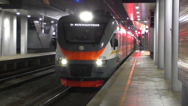 Прибытие электропоезда ЭП2Д-0128 на конечную станцию Железнодорожная (МЦД-4) смотреть онлайн