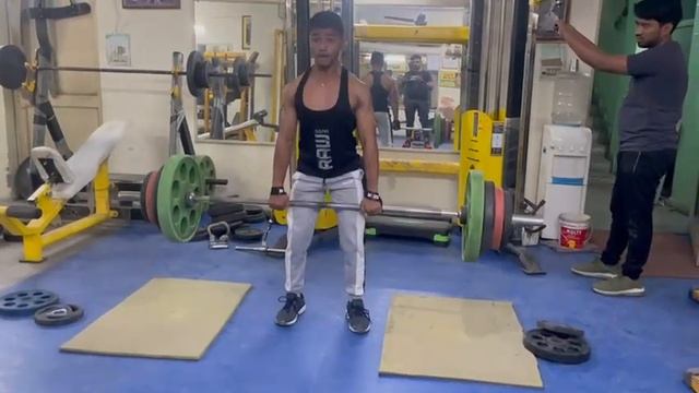 125 kg weight 3 reps 🔥♥️#powerliftingmotivation #bodybuilding #deadlift смотреть онлайн