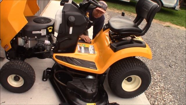 Cub Cadet XT1 Review: 50 inch 24 HP Lawn Tractor смотреть онлайн