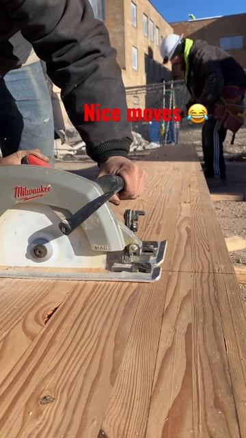 Cutting With The Biggest Saw #shorts смотреть онлайн