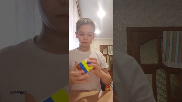 Два кубика рубика 3x3  2x2