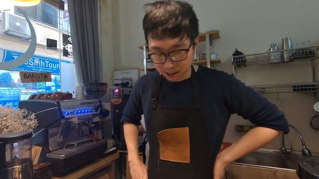 How to make Vietnamese coffee with condensed milk - Hanoi things to do and see смотреть онлайн
