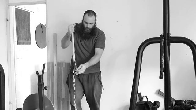 Cutting chains with a bolt cutter смотреть онлайн