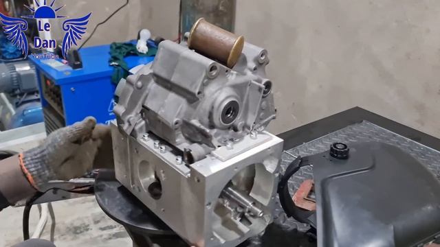I made my own boxer engine, with a gearbox, operated by a bridge, part 1 of 2 смотреть онлайн