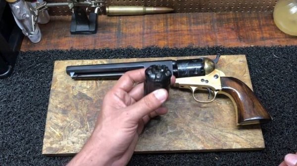 Revolver Uberti Calibre .36 Navy Model - Réplica Colt Navy