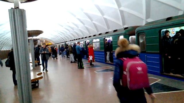 "Ранковий час пік та великий інтервал-5 хвилин" ст.Армійська Харківське метро смотреть онлайн