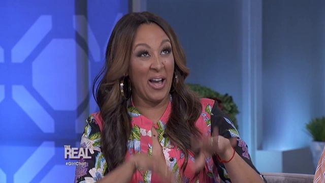 Tamera Mowry-Housley Slid in Ayesha Curry's DMs смотреть онлайн